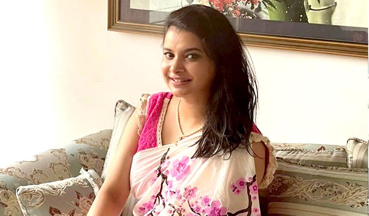 ভক্তদের নজর কাড়লেন শবনম ফারিয়া শাড়িতে