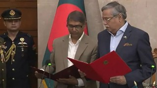 মন্ত্রিত্বের শপথ নিলেন আহমেদ আজম খান