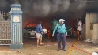 রাজধানীতে গৃহকর্মীর মৃত্যুর জেরে ৩ গাড়িতে আগুন