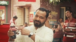 তোপের মুখে সরিয়ে নেয়া বিজ্ঞাপন ফের ছাড়ল কোকাকোলা